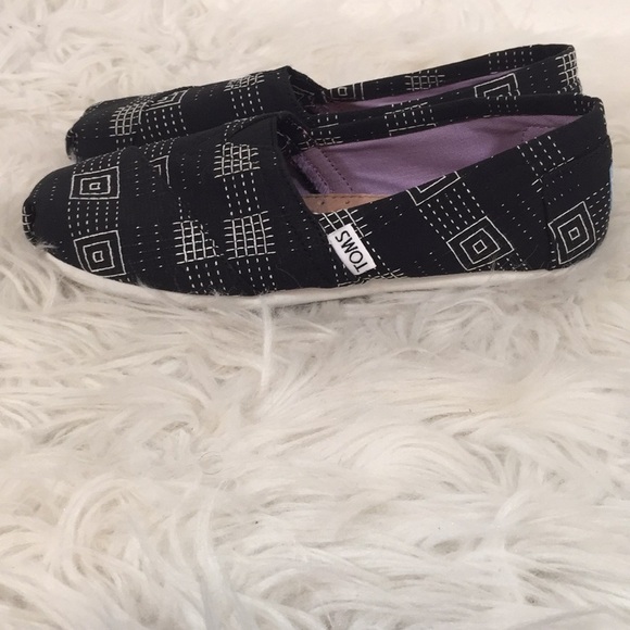 Toms Black/White Geometric Square Printed Slip On - Picture 4 of 6